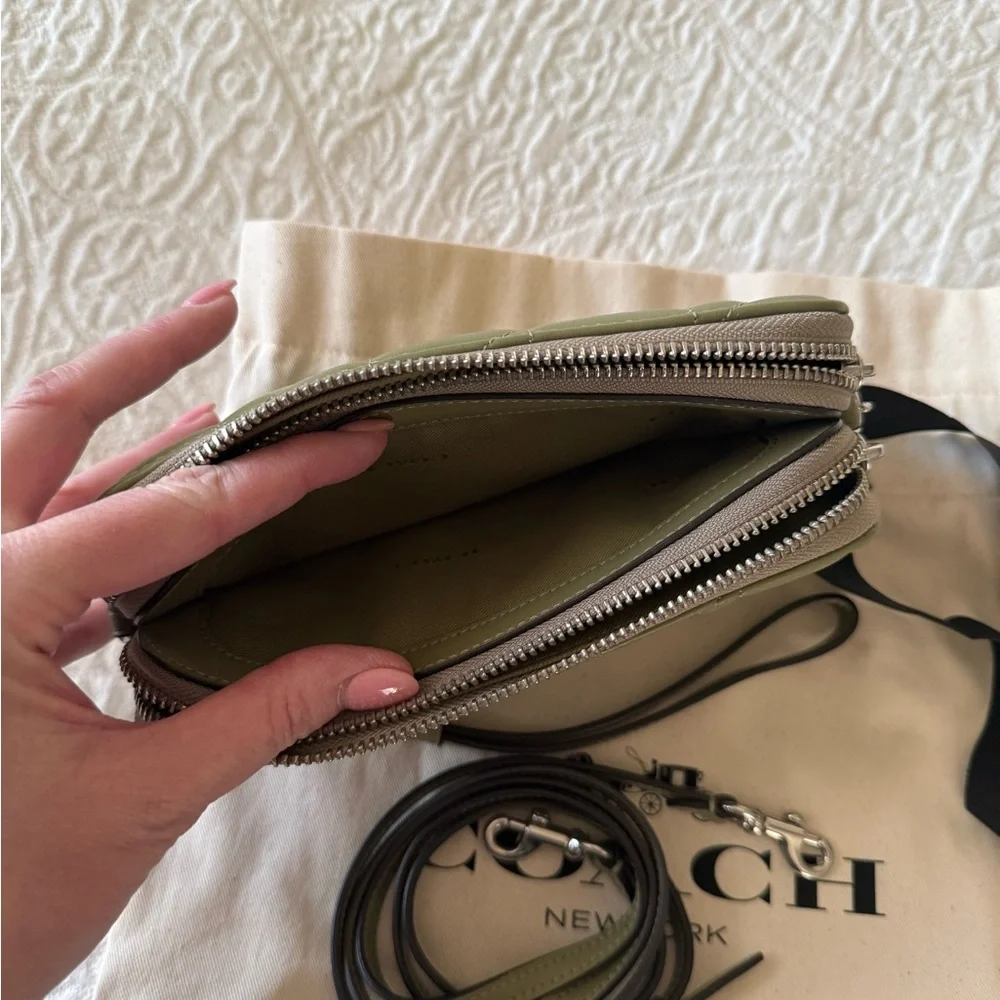 Coach Retail Quilted Double Zip Crossbody Wristlet Clutch